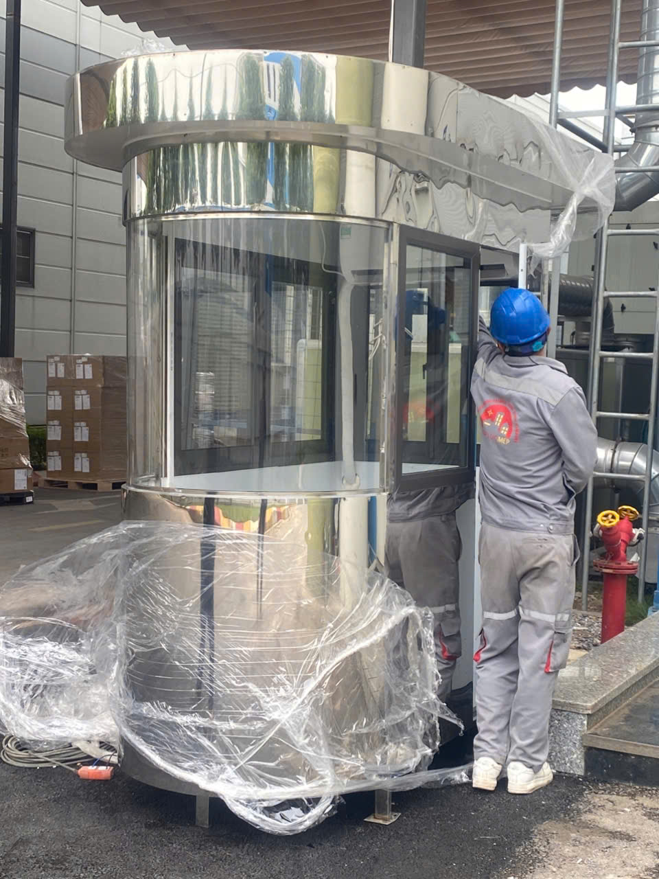 Bốt gác bảo vệ INOX kính cong hình chữ U129